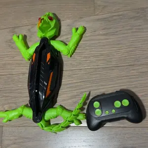 Gecko grimpant mural FANPROMS, lézard télécommandé rechargeable aux yeux lumineux,